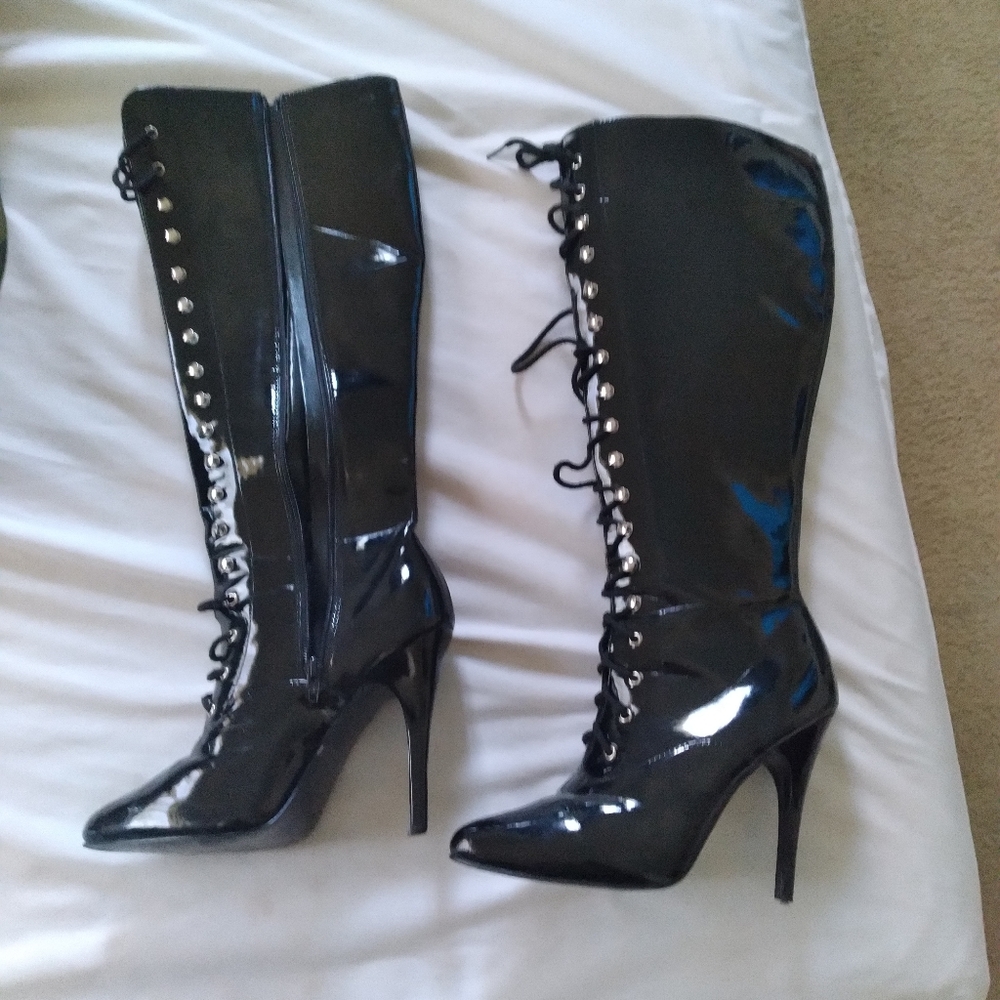 Heeled boots